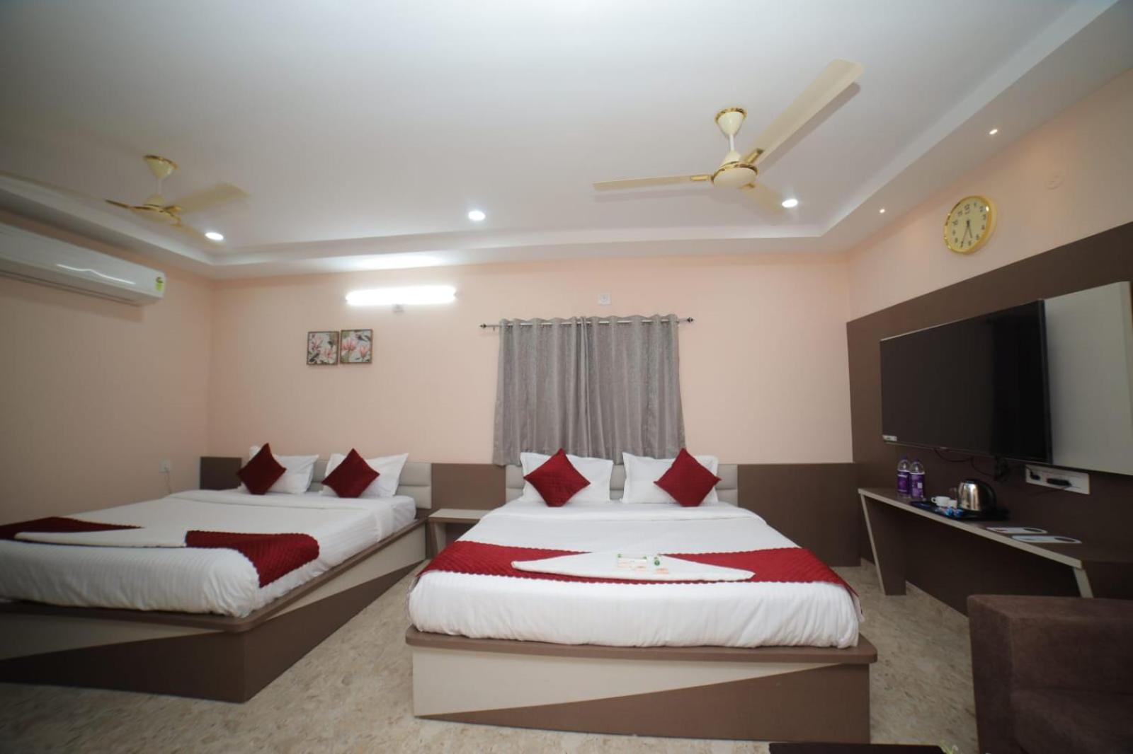 Sri Ganesh Grand Hotel Tirupati Eksteriør billede